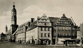 Ansichtskarte vom Löwenberger Marktplatz mit Rathaus aus dem Besitz des SMG
