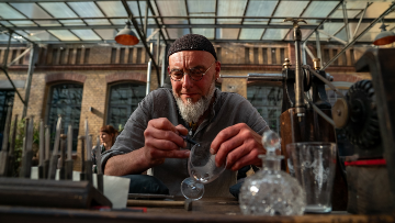 Der Glaskünstler Marcin Zielinski