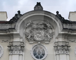 Wappen der Adelsfamilie von Schaffgotsch auf der Fassade des Schlosses in Warmbrunn, Fot. ABormann